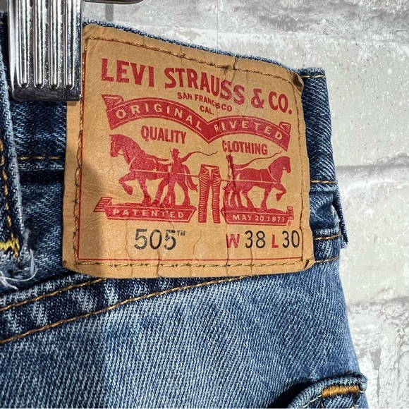 Levi's 505 Men's 38 x 30 Worn In Dad Jeans Straight Leg Distressed Blue Jeans - Picture 6 of 16